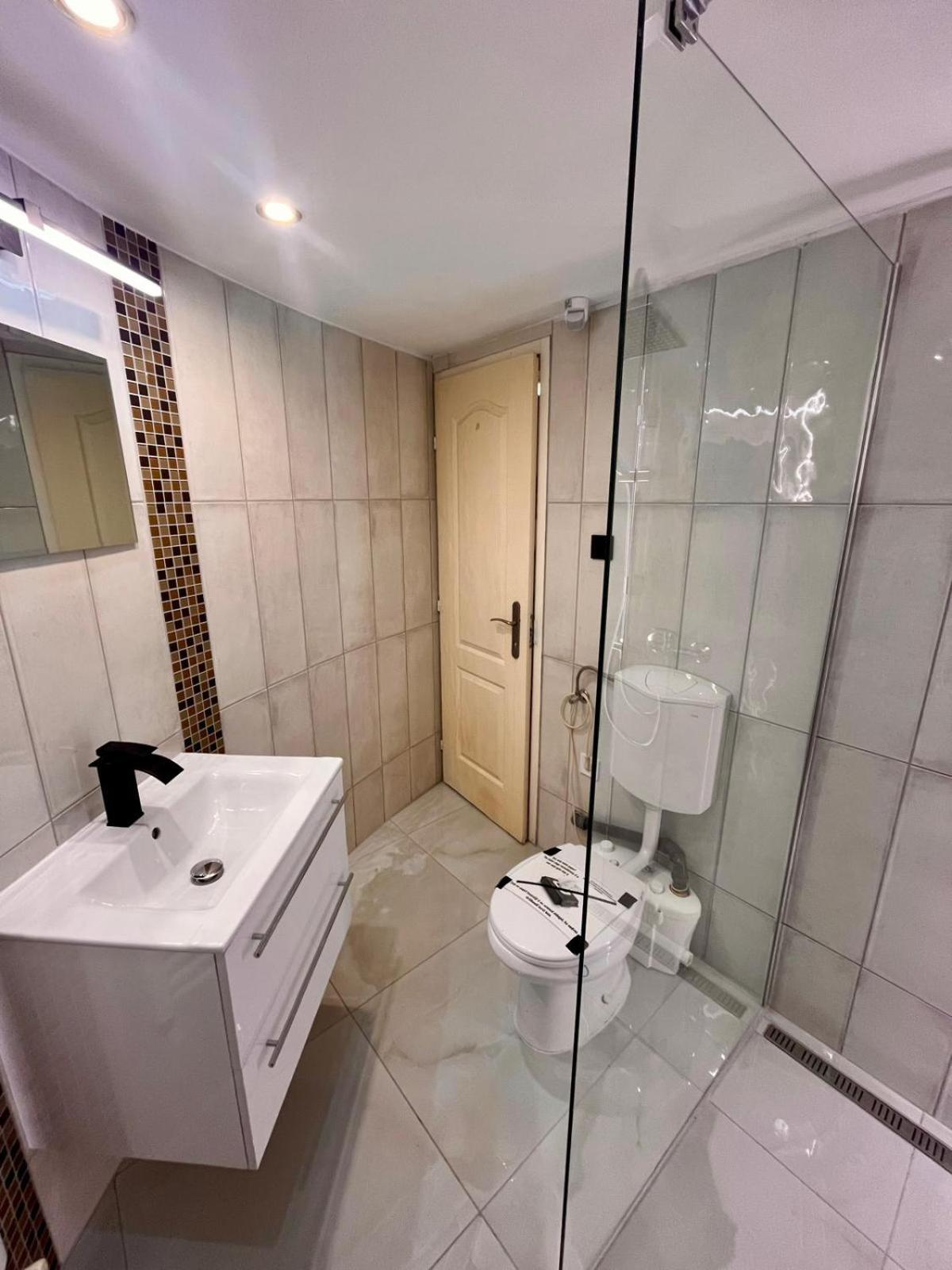 Kalvaria With Balcony, Free Parking And Ac บูดาเปสต์ ภายนอก รูปภาพ